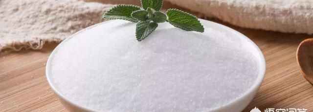用盐洗脸，长期用盐洗脸有什么好处图1