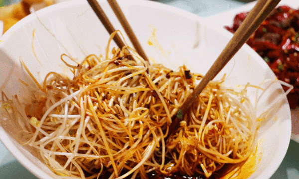绿豆芽的营养价值，黄豆芽和绿豆芽哪个营养价值高一点图1
