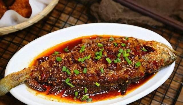 红烧黄鱼的做法，红烧黄骨鱼怎么做图2
