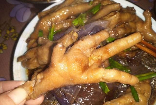 鸡爪怎么烧简单又好吃，鸡爪骨怎么烧比较好吃窍门图11