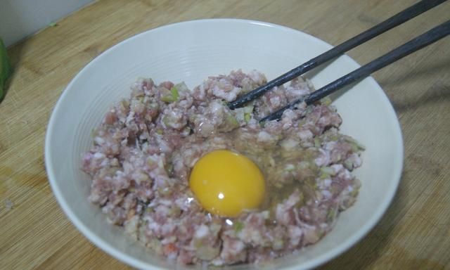 鲜肉馄饨馅的做法，馄饨馅的做法和配料图2