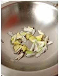酸萝卜鸭子汤，如何做出地道的重庆酸萝卜鸭子汤的做法图5