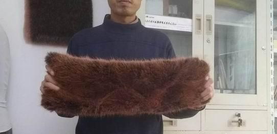 羽绒服毛领怎么洗，羽绒服的毛领脏了怎么洗图2