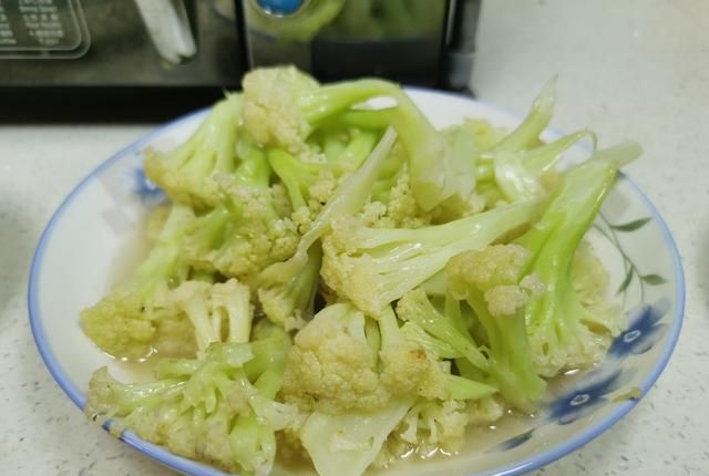 炒菜花的做法，炒菜花需要先焯水吗?怎么做更好吃呢图4