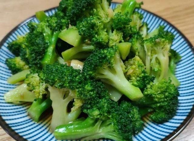 炒菜花的做法，炒菜花需要先焯水吗?怎么做更好吃呢图8