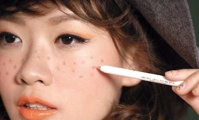 牛奶冰砖美容法有用吗，就是把牛奶冻成冰块冰冻身体，美白效果很好听说图2
