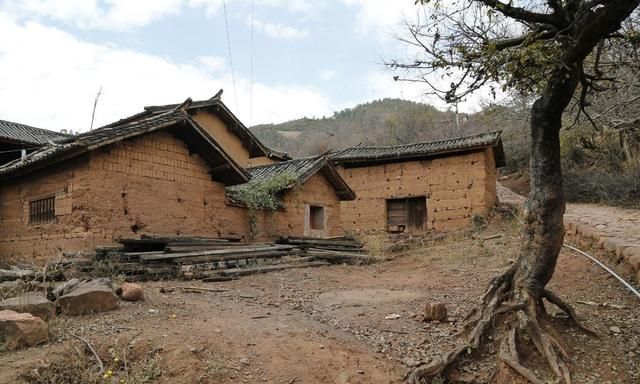农村老话“门对窗人遭殃，门对门必伤人”，说的是什么意思门对门不好吗图5