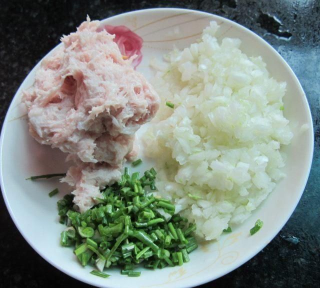 猪肉白菜饺子馅的做法，白菜猪肉香菇馅儿饺子的做法图3