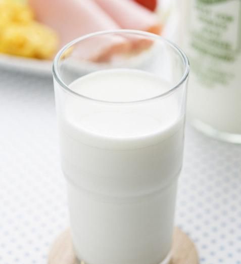 纯牛奶营养成分，早餐牛奶与纯牛奶哪个更有营养图4