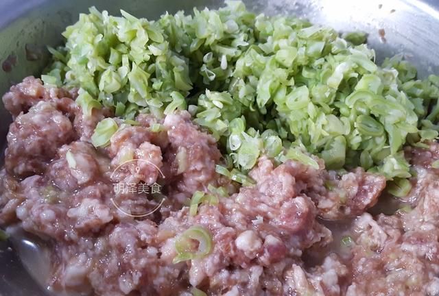 豆角肉末包子的做法及配料(豆角肉末包子配方)图13