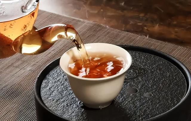 春夏交接之际，无论贫富，建议：可以多喝5种茶，或能安稳入夏