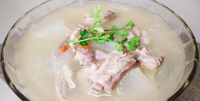 天气转暖，多喝汤类好处多，教你做排骨汤，清爽不油，天天喝不腻