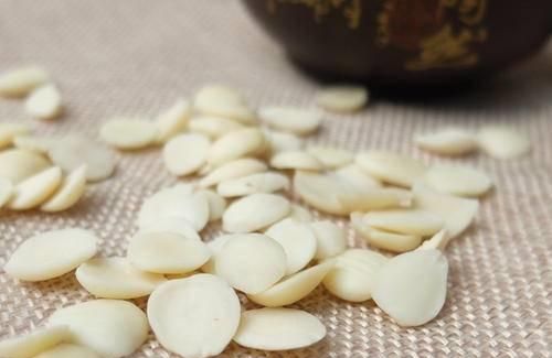 金杏仁怎么吃效果好，金杏仁的食用方法图3