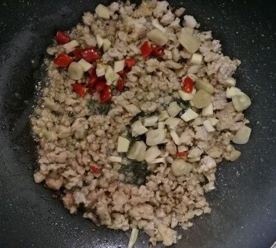 三分钟做好肉末酸豇豆，做饭太简单