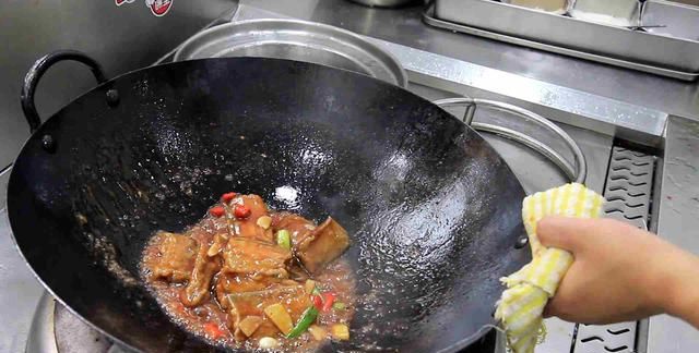 厨师长分享正宗“酱烧带鱼”的做法，步骤清晰，解说详细易懂