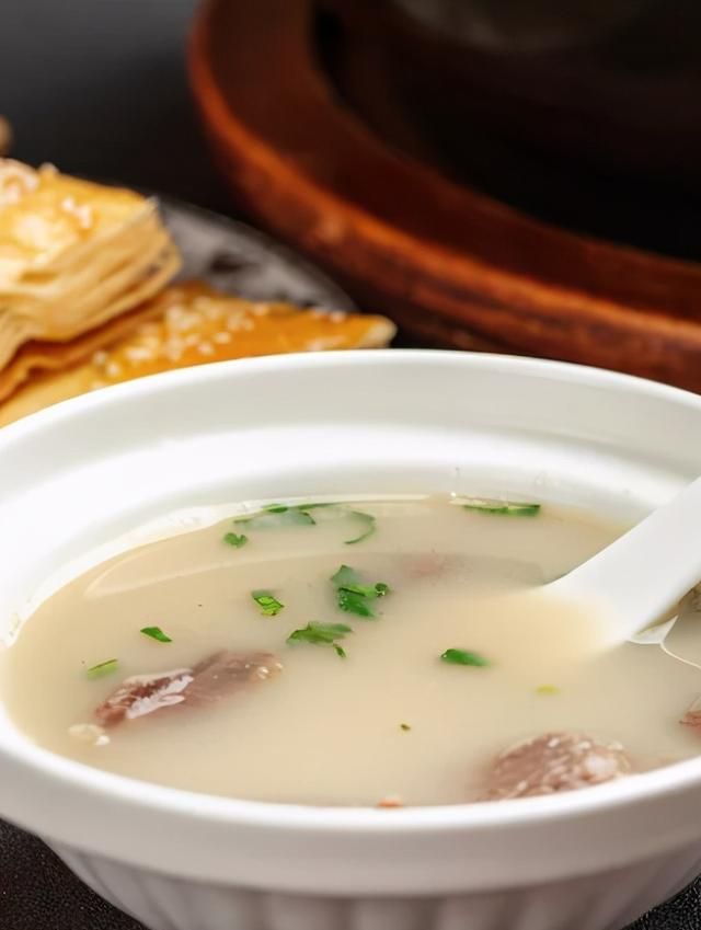 滋补肝肾，益精明目说的就是这味中药，五款茶汤赶紧用保温杯泡起来