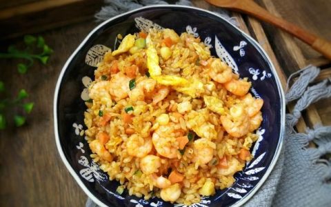 怎么蛋炒饭才可以让米饭粒粒分明，蛋炒饭怎么做米饭不粘锅