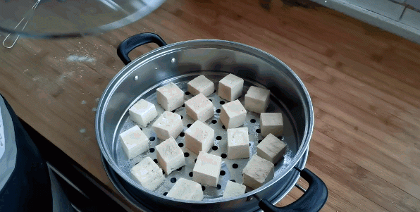 一道农家自制豆腐乳，详细的做法和配方教给你，轻松几步就能搞定