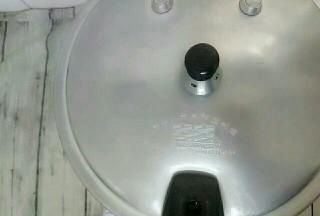 只有黑豆粥怎么熬最好喝,煮粥黑豆怎么才能煮烂图7