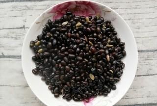 只有黑豆粥怎么熬最好喝,煮粥黑豆怎么才能煮烂图8