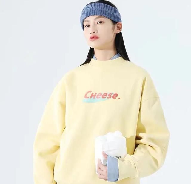 让你利用穿搭看起来瘦十斤的干货，居然就是贴胸贴？