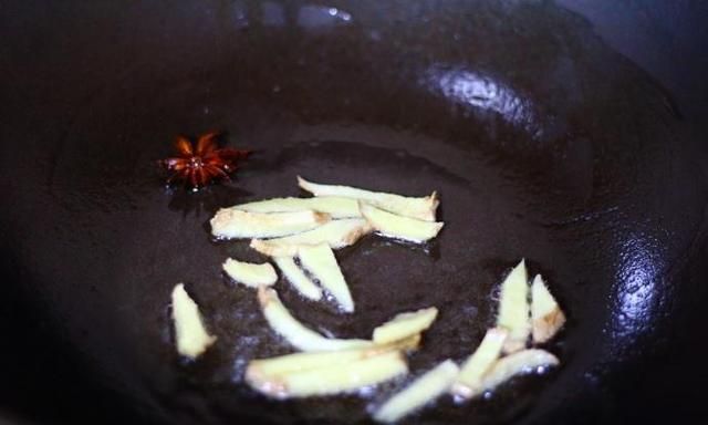 土豆烧排骨，做法超级简单的美味家常菜，有了它米饭都要多吃两碗