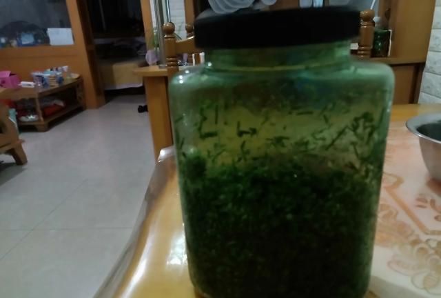 如何制作韭菜花酱窍门图3