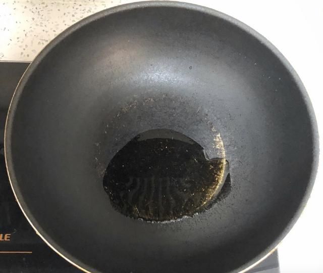 嫩豆腐海带汤，汤汁清淡有营养，做法简单，上桌全家都爱喝
