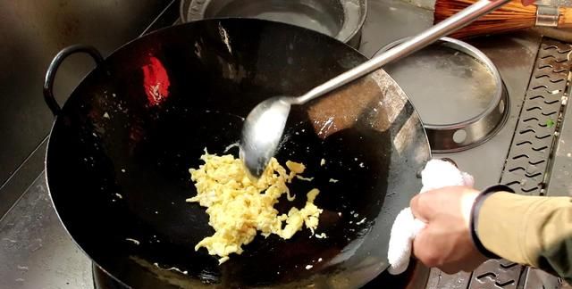 鸡蛋丝瓜汤怎样做？厨师长教你详细做法，清淡营养一锅都不够喝