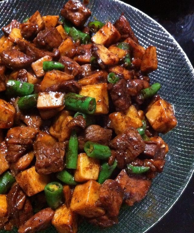 红烧牛肉的13种做法大全。色香肉嫩，这牛一次肉撸一碗都不够吃。