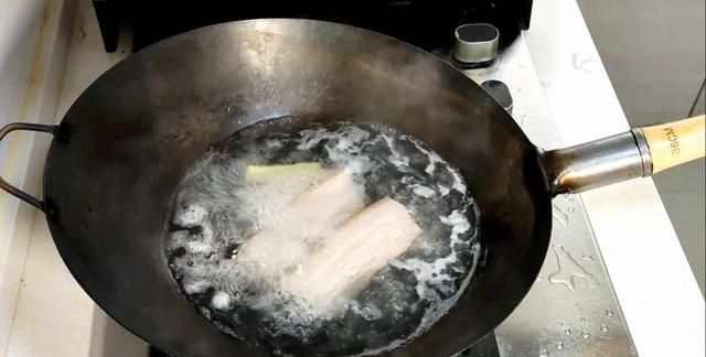 吃了30年的猪肉白菜炖粉条，原来这样做最美味，农家杀猪菜好吃