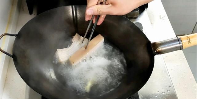 吃了30年的猪肉白菜炖粉条，原来这样做最美味，农家杀猪菜好吃