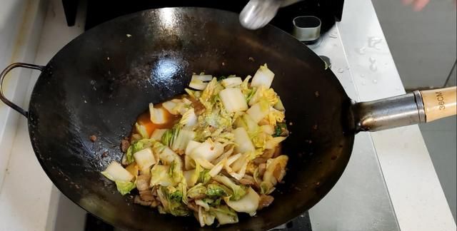 吃了30年的猪肉白菜炖粉条，原来这样做最美味，农家杀猪菜好吃