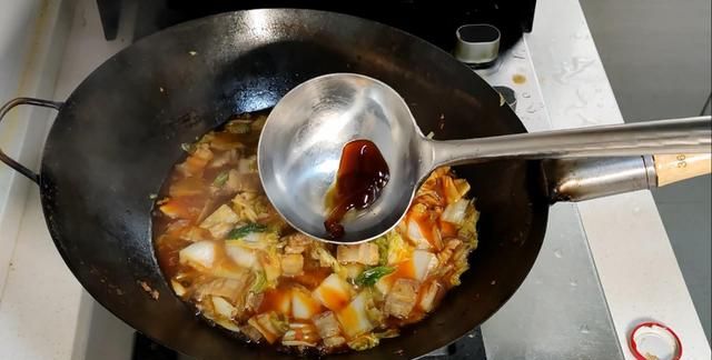 吃了30年的猪肉白菜炖粉条，原来这样做最美味，农家杀猪菜好吃