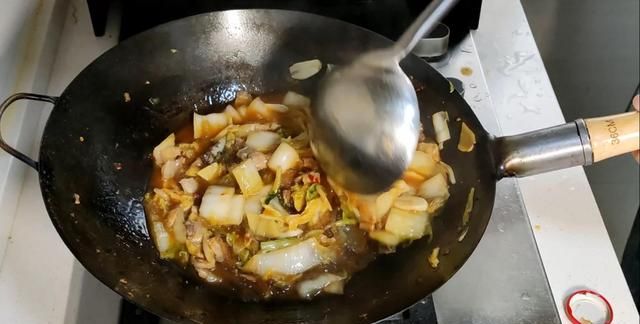 吃了30年的猪肉白菜炖粉条，原来这样做最美味，农家杀猪菜好吃