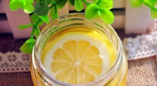 健康喝柠檬蜂蜜饮，希望您各位幸福“长寿”