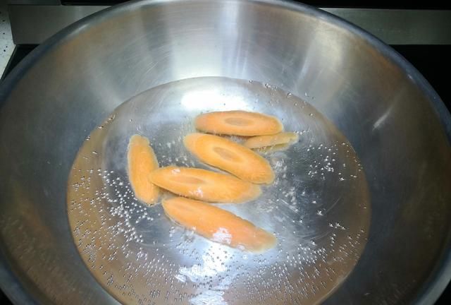 野菜马兰头别只会拌香干了，试试这样做，简单味美，家里人都爱吃