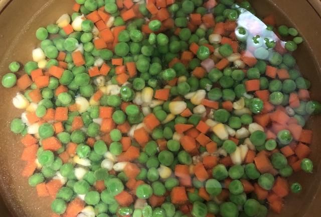 春天吃豆胜过吃肉，教你豌豆的做法，脆嫩入味又营养，补钙又护眼