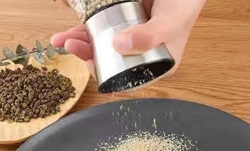 胡椒粉的重要性，很多人并不知道，学会使用胡椒粉，小白秒变大厨