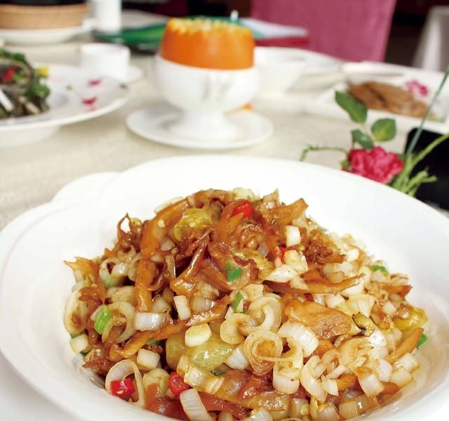 湖南湘菜：藠头炒河蚌肉，私房菜做法，酒店特色菜
