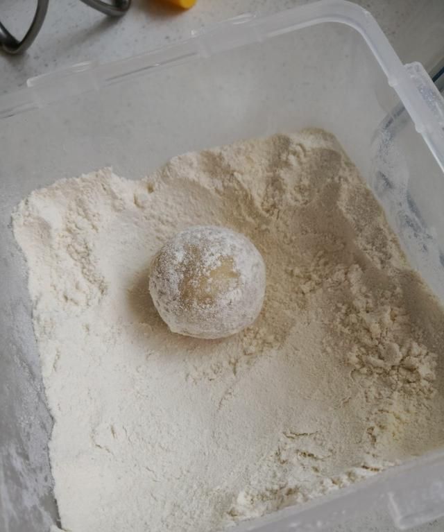 蛋黄莲蓉馅月饼的做法是什么,50克的莲蓉蛋黄月饼20个的做法图6