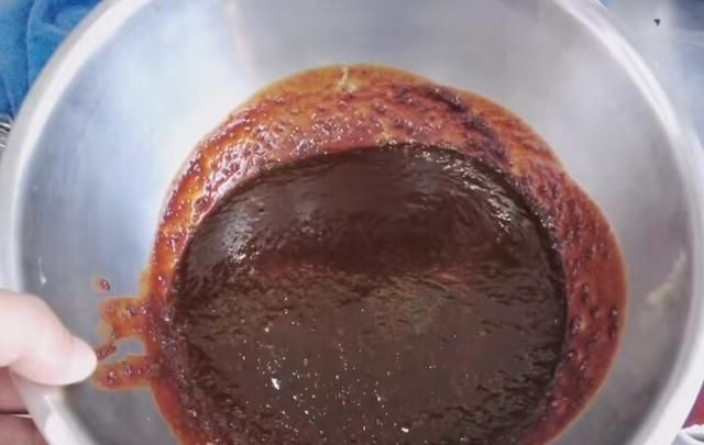 烧烤店用的万能烧烤酱是可以自己做的，味道堪称一绝，学习一下吧