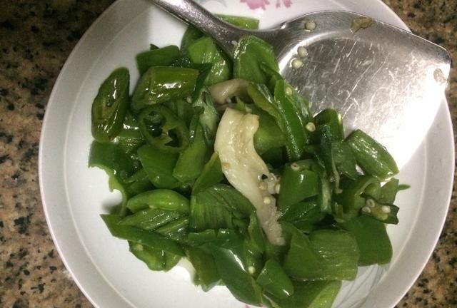 豆腐干炒青椒，先炒豆腐干或青椒，方法都错了，难怪不好吃