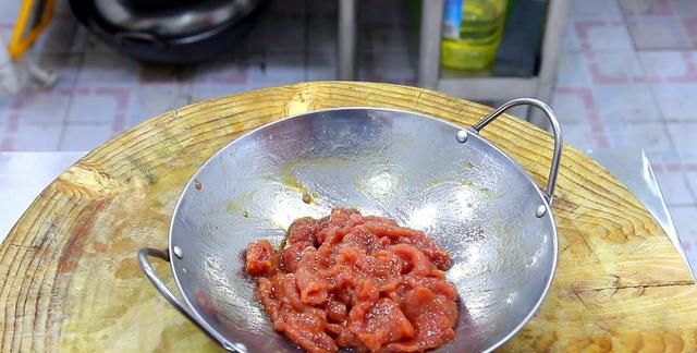家常十三香小牛排的详细做法，女孩子喜欢的菜，肉质软嫩味道香