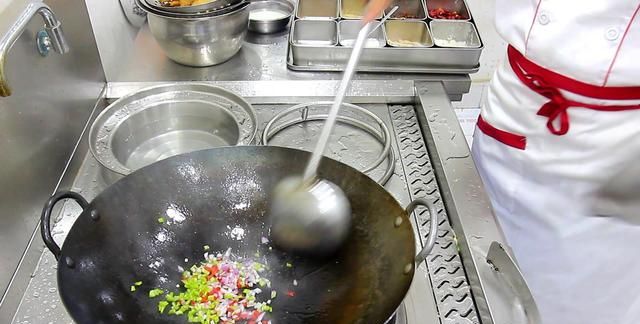 家常十三香小牛排的详细做法，女孩子喜欢的菜，肉质软嫩味道香