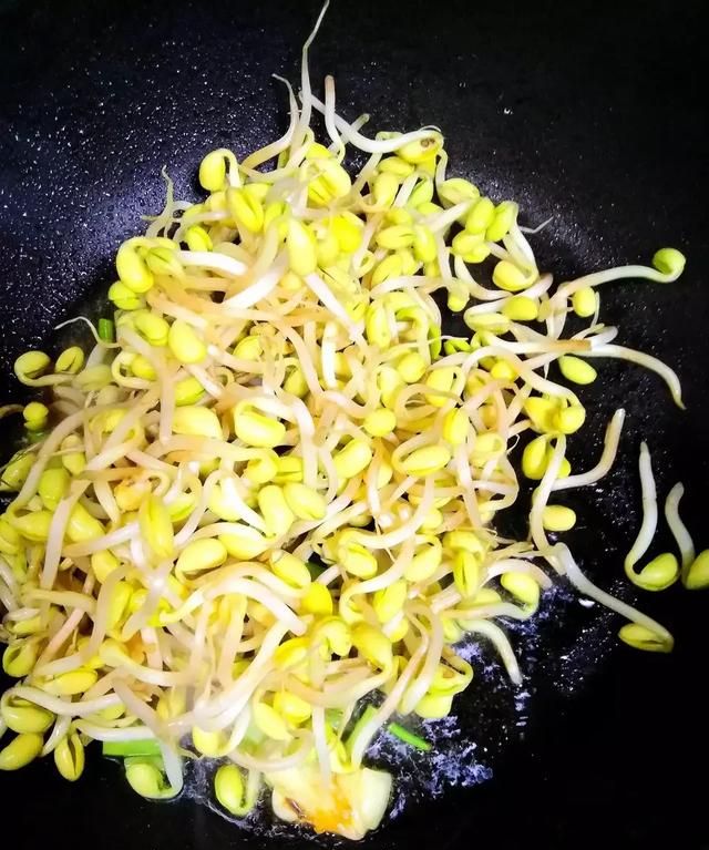 怎样炒黄豆芽最好吃(怎样炒黄豆芽比较好吃)图6