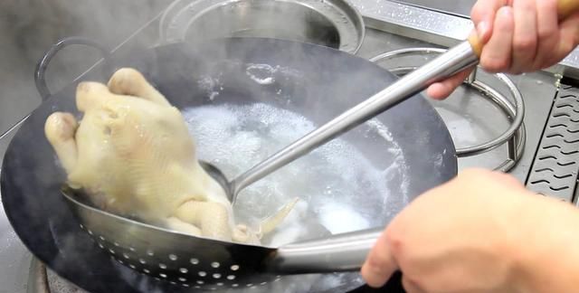 想吃烧鸡还用买吗？厨师长教你在家做，详细制作方法和配料全在这