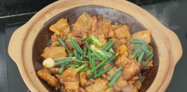 广式生焗肉片真叫一个香，做法简单，6分钟出锅，香嫩好吃又下饭