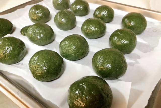 尝鲜嫩艾草、吃清明团子，不仅可以调补肝肾，还能温经散寒、益精养血