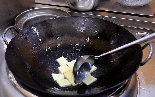 白菜炖豆腐汤怎么做才好喝，原来诀窍这么简单，做一大锅不够喝